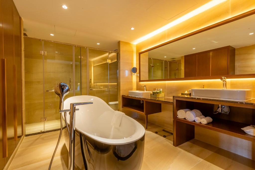 Suiteroom – Koi Resort & Residence